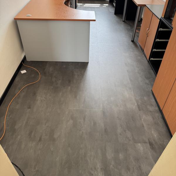 Malování a pokládka vinylové podlahy Škola Písnice