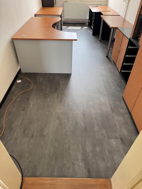 Malování a pokládka vinylové podlahy Škola Písnice